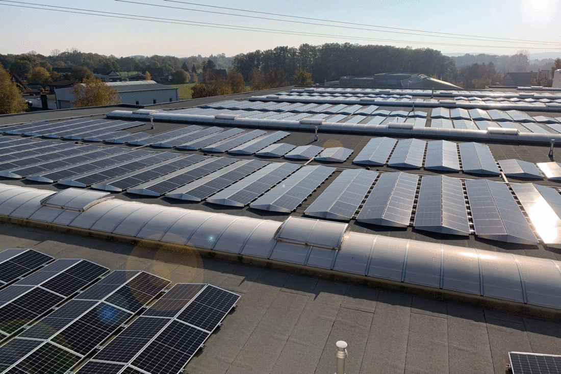 Photovoltaics on bitumen roofs