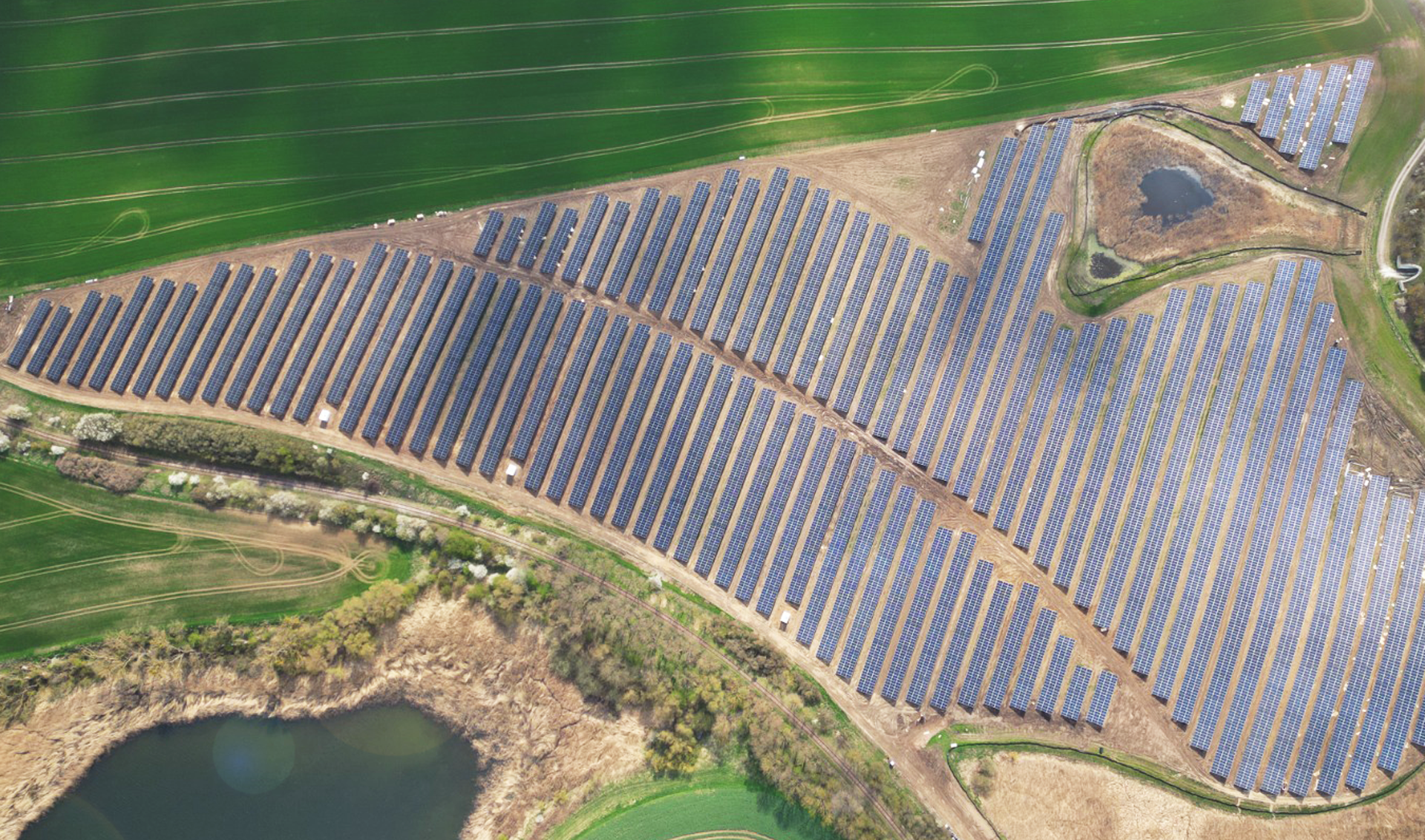 SENS schließt Solarpark mit 20 MWp für den Kunden Enertrag ans Netz