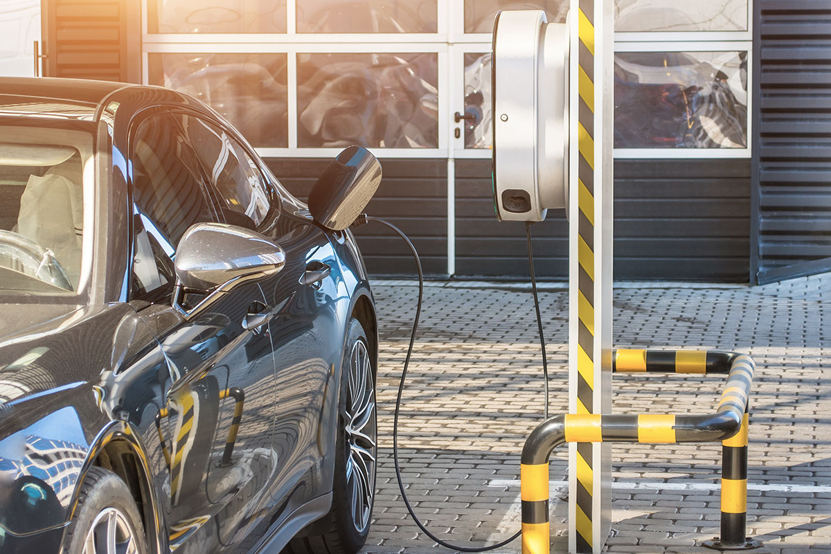 In order to avoid so-called peak loads, an improved charging infrastructure is needed.